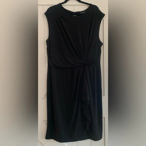 Ashley Stewart Dresses & Skirts - 18/20 Ashley Stewart black simple, sleek Sleeveless Ruched Side Dress.